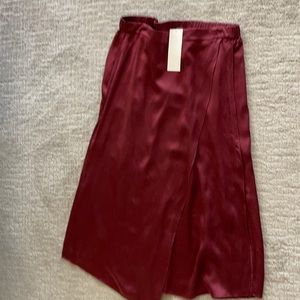 NWT Vince wine 🍷 silk midi skirt!